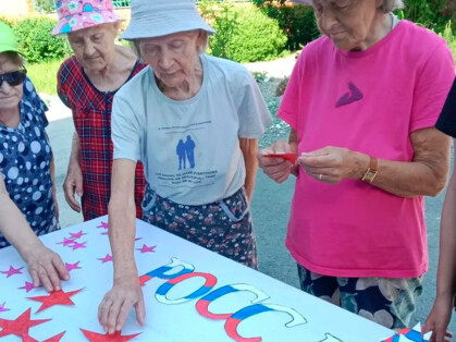 Фото дома престарелых в Новосибирске. Частный пансионат для пожилых людей в Новосибирске: День России
